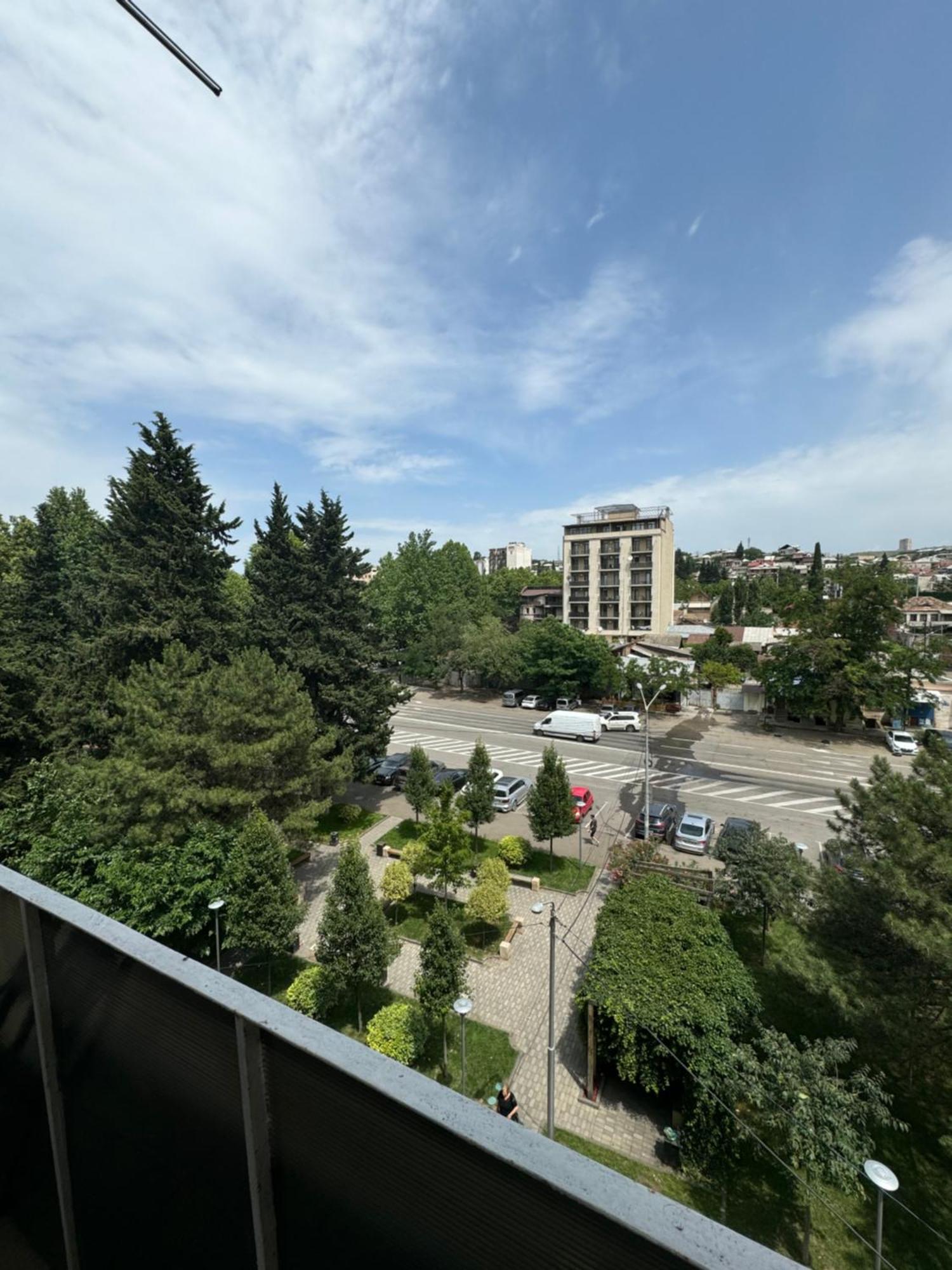 Cozy Apartment With Balcony 第比利斯 外观 照片