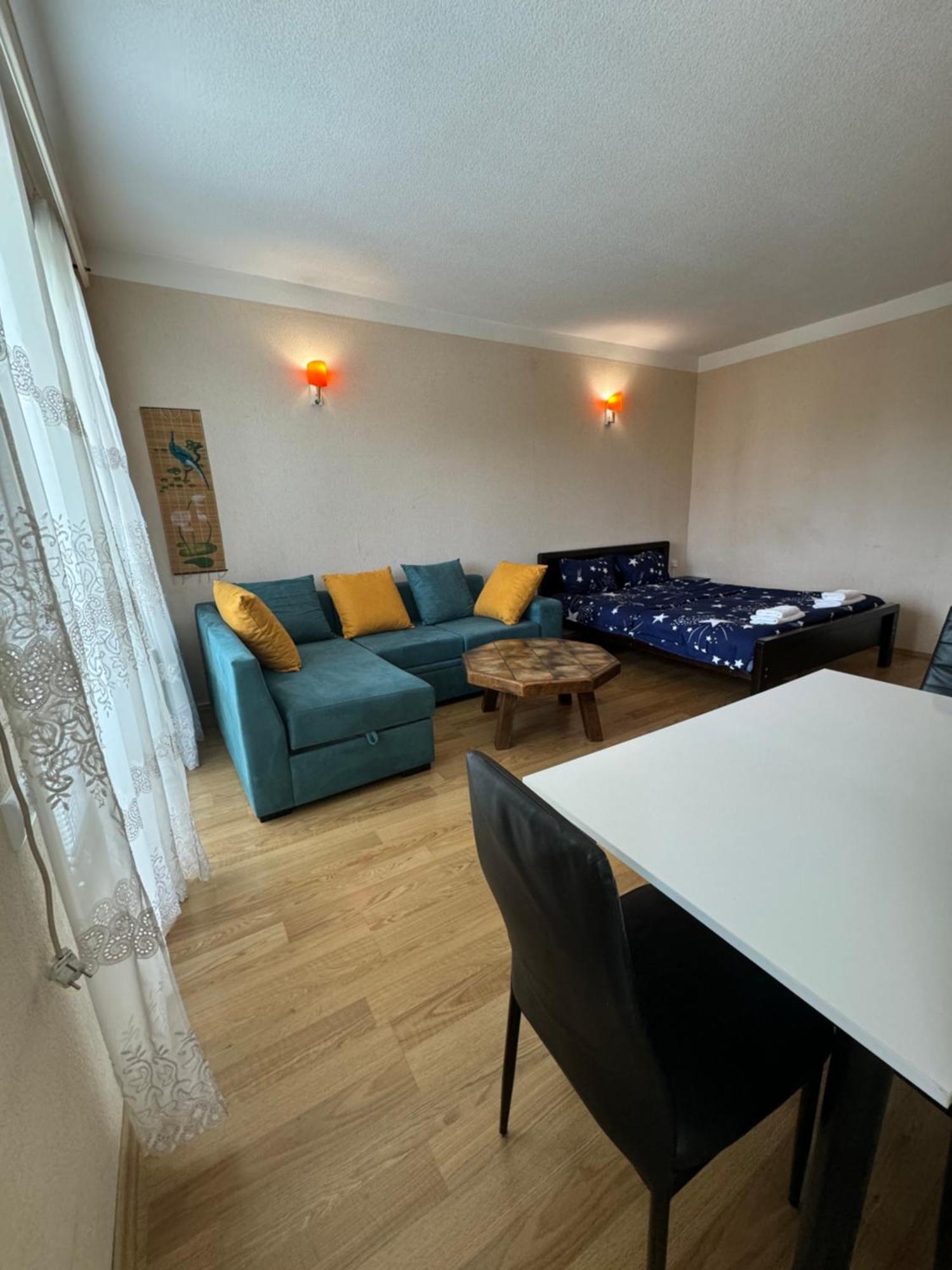 Cozy Apartment With Balcony 第比利斯 外观 照片